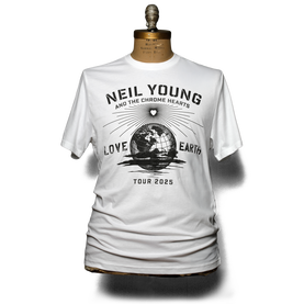 ビリー・アイリッシュ 2025 White Dateback Tee 1 - NYlove earth frt 2.png?sw=